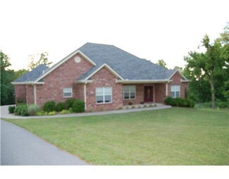 538 Candlelight Cir, Springdale, AR 72762