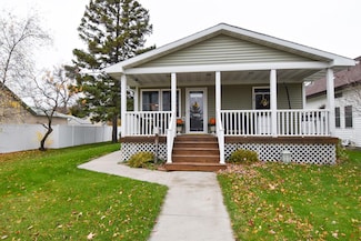 1009 Knight Ave N, Thief River Falls, MN 56701