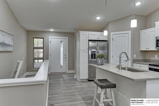 17063 Irving St, Omaha, NE 68118