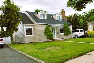1535 Mattison St, North Baldwin, NY 11510