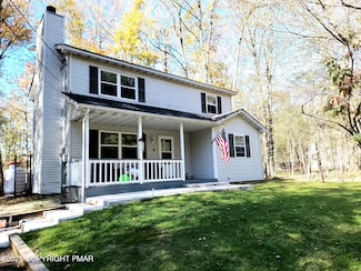 877 Country Place Dr, Tobyhanna, PA 18466