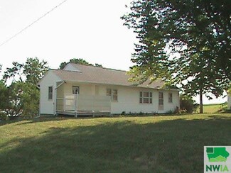 3710 490th St, Alton, IA 51003
