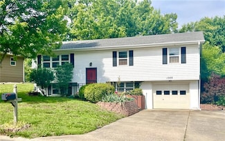 1505 Safari Dr, Saint Joseph, MO 64506