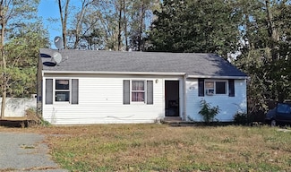 623 Meade Ave, Bellport, NY 11713
