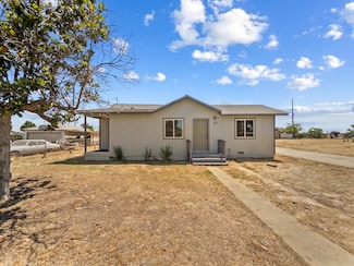 1022 S Elm St, Pixley, CA 93256
