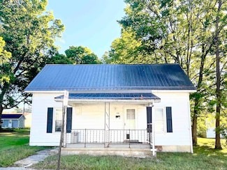 106 NE 10th St, Washington, IN 47501