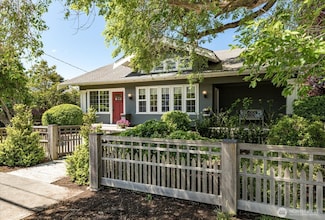 506 N Main St, Coupeville, WA 98239
