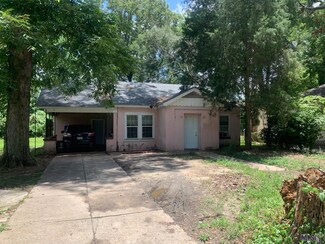 6724 Village Path Dr, Baton Rouge, LA 70820