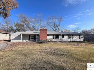 104 N 6th St, Clinton, MO 64735