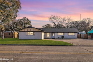 2906 14th St, Pascagoula, MS 39567