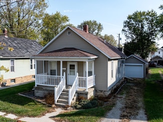 927 Wolfe Ave, Fremont, OH 43420