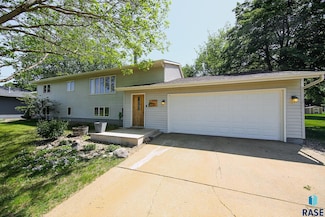 8309 W 42nd St, Sioux Falls, SD 57106