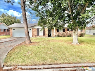 615 Jackson St, Edna, TX 77957