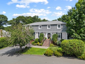 12 Cricklewood Dr, Stoneham, MA 02180