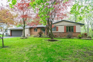16 Club Dr, Rochester, NY 14609