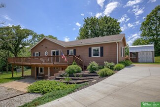 8302 Howe Ct, Plattsmouth, NE 68048