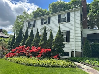 218 Reservoir Rd, Chestnut Hill, MA 02467