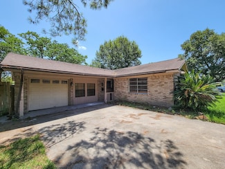 1703 Raintree St, Baytown, TX 77520