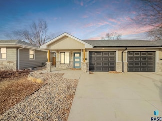 3113 S Western Ave, Sioux Falls, SD 57105