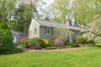 25 Littlejohn Rd, Cape Elizabeth, ME 04107