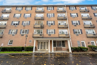 4 Consulate Dr Unit 1-B, Tuckahoe, NY 10707