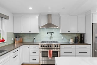 66 Audubon Dr, Chestnut Hill, MA 02467