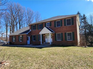 1656 Farmersville Rd, Bethlehem, PA 18020