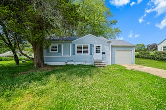 4 Traders Ct, Norwich, CT 06360