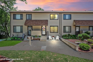 11 Bower Ct, Staten Island, NY 10309