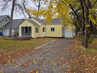 821 7th St SW, Pipestone, MN 56164