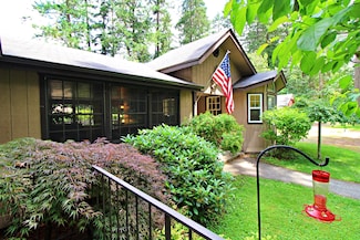 410 Woodbury Ln, Grants Pass, OR 97527