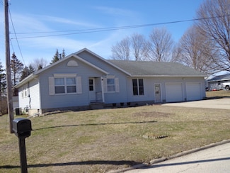 815 8th Ave NE, Independence, IA 50644