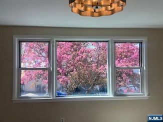 247 Merritt Ave, Bergenfield, NJ 07621