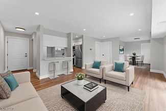 20 Beaconsfield Place, Somerset, NJ 08873