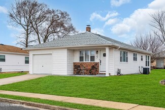 27 Roman St, Toms River, NJ 08757