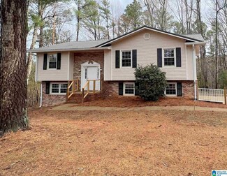 105 Park Ln, Weaver, AL 36277