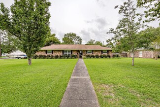 1006 Westwood St, Pascagoula, MS 39567