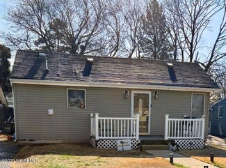 68 River Dr, Toms River, NJ 08753