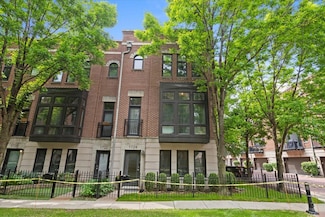 1724 W Surf St Unit 34, Chicago, IL 60657