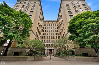 559 W Surf St Unit 605, Chicago, IL 60657