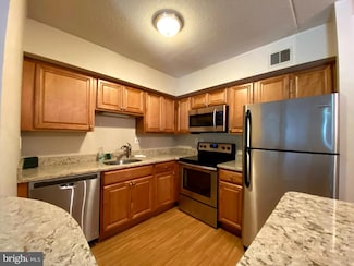 5200 Hilltop Dr, Brookhaven, PA 19015