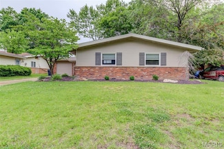 3170 Kingsley Dr, Florissant, MO 63033