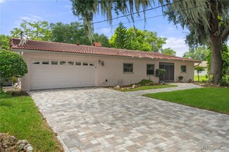 2074 N Watersedge Dr, Crystal River, FL 34429
