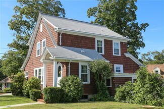 21 Linden Dr, West Warwick, RI 02893