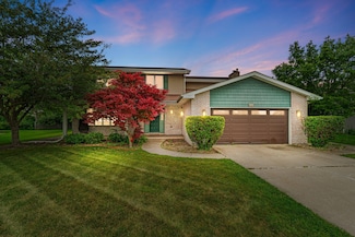 9807 Ivy Ln, Munster, IN 46321