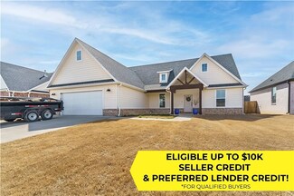 921 Petit Jean St, Prairie Grove, AR 72753