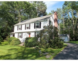 42 North St, Granby, MA 01033