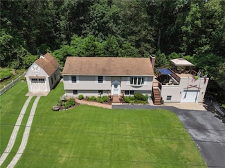 136 Plum Point Rd, Saunderstown, RI 02874