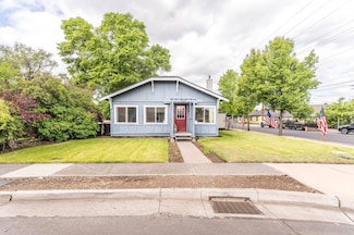 703 SW 7th St, Redmond, OR 97756