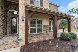 6132 Falls Lake Rd, Fort Worth, TX 76179